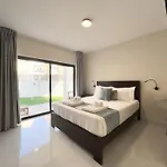 House With Jacuzzi Near The #1960 ラゴス
