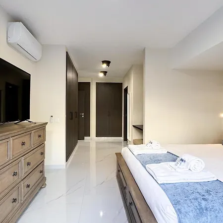 度假居 House With Jacuzzi Near The #1960 拉哥斯