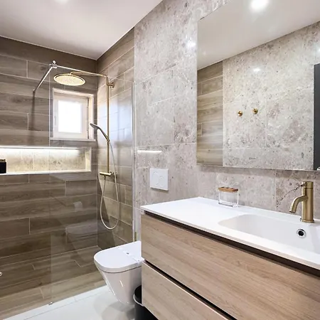 House With Jacuzzi Near The #1960