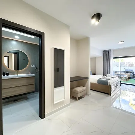 House With Jacuzzi Near The #1960 Dom wakacyjny