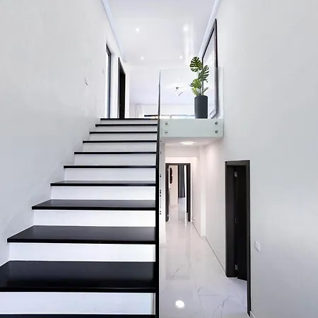 Dom wakacyjny House With Jacuzzi Near The #1960