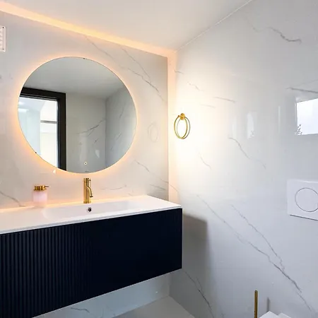 House With Jacuzzi Near The #1960 Lagos