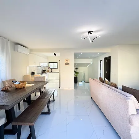 Dom wakacyjny House With Jacuzzi Near The #1960 *