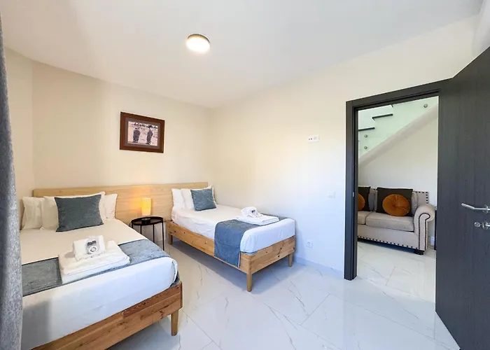 House With Jacuzzi Near The #1960 別荘 *