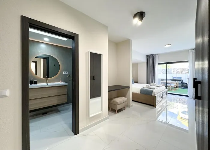 House With Jacuzzi Near The #1960 別荘