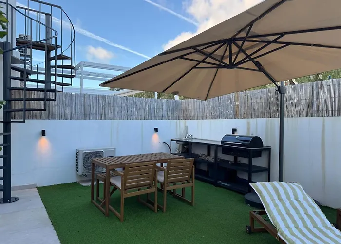 別荘 House With Jacuzzi Near The #1960