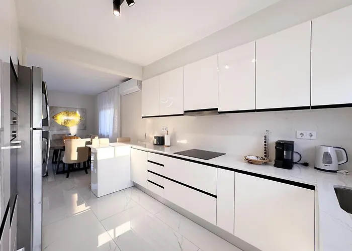 House With Jacuzzi Near The #1960