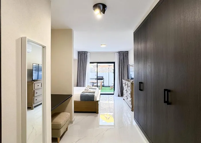 House With Jacuzzi Near The #1960 *