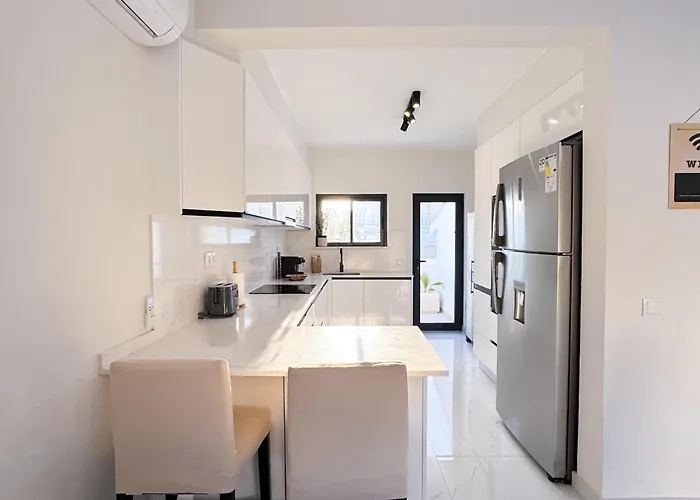 別荘 House With Jacuzzi Near The #1960