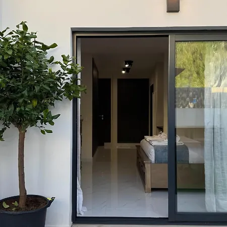 House With Jacuzzi Near The #1960 Λάγος