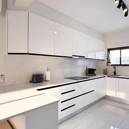 House With Jacuzzi Near The #1960 Σπίτι διακοπών Λάγος