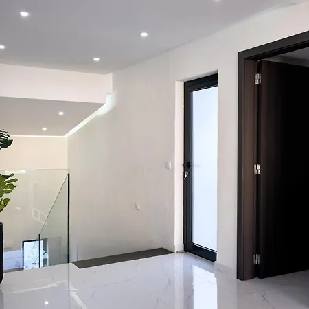 Σπίτι διακοπών House With Jacuzzi Near The #1960 Λάγος