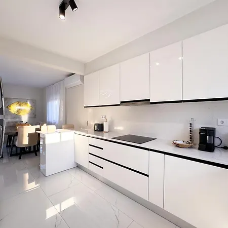 House With Jacuzzi Near The #1960