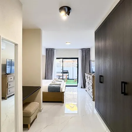 House With Jacuzzi Near The #1960 *