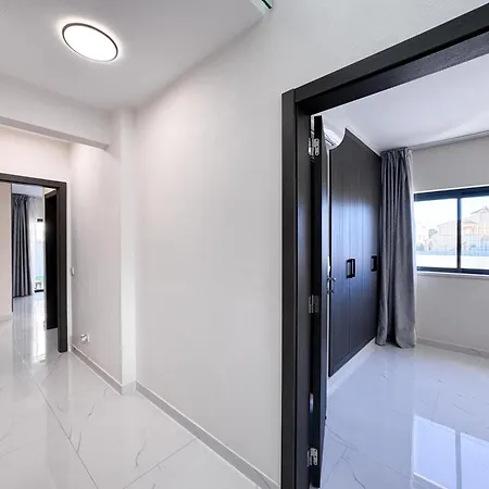 Σπίτι διακοπών House With Jacuzzi Near The #1960 Λάγος